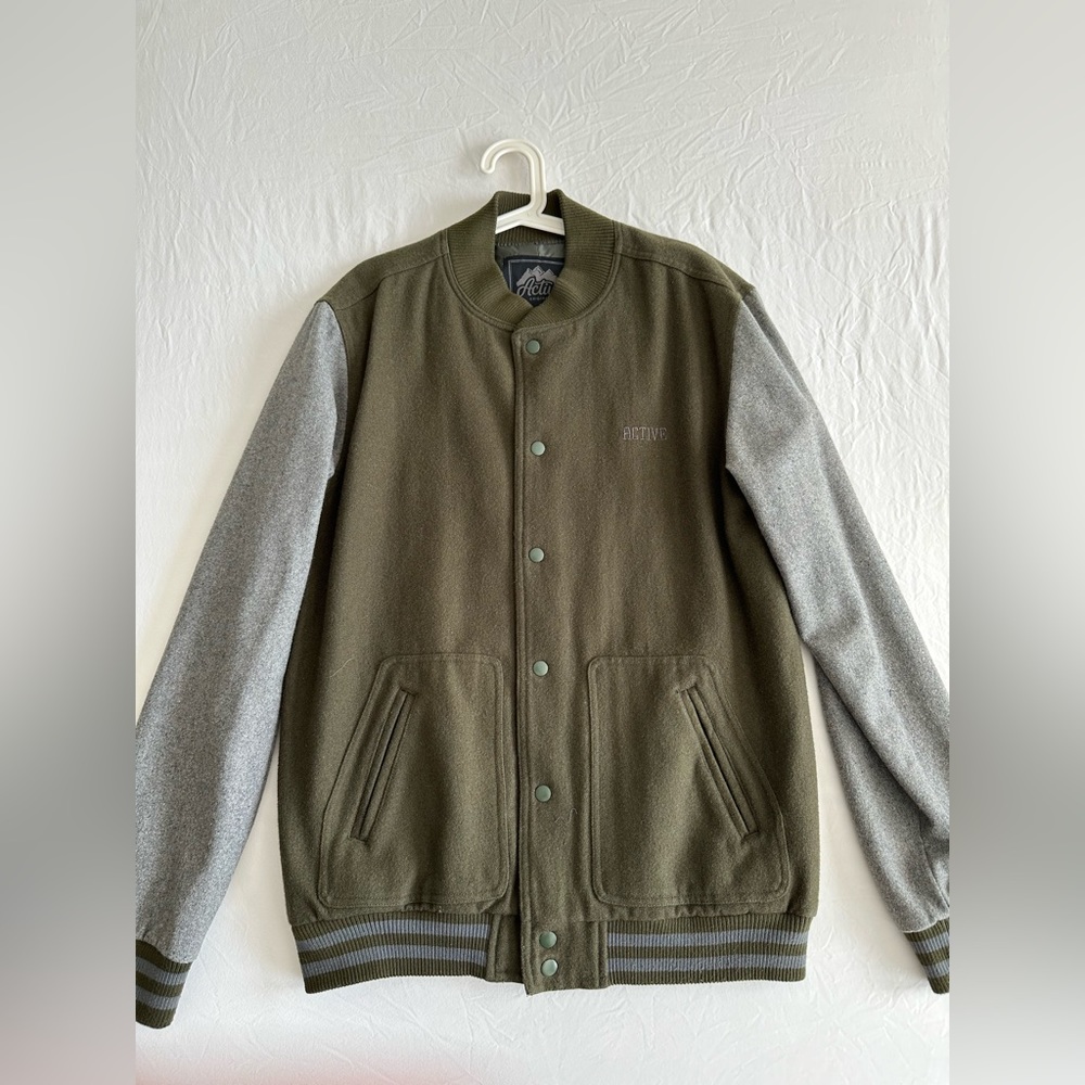 ACTIVE BOMBER JACKET Green and Grey Sleeves